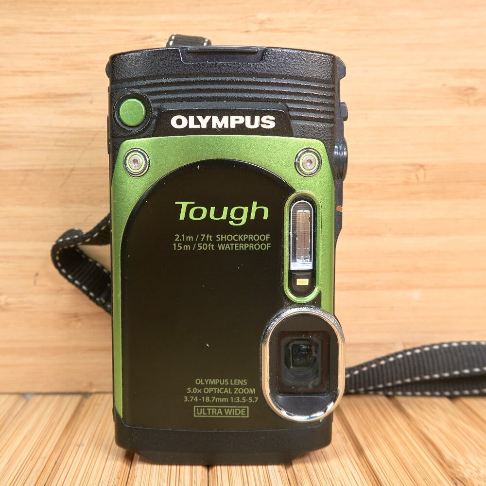 Olympus Stylus Tough TG-870 16 MP Digital Camera, FOR PARTS OR REPAIR!